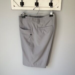 Under Armour Men's Light Gray Athletic Shorts